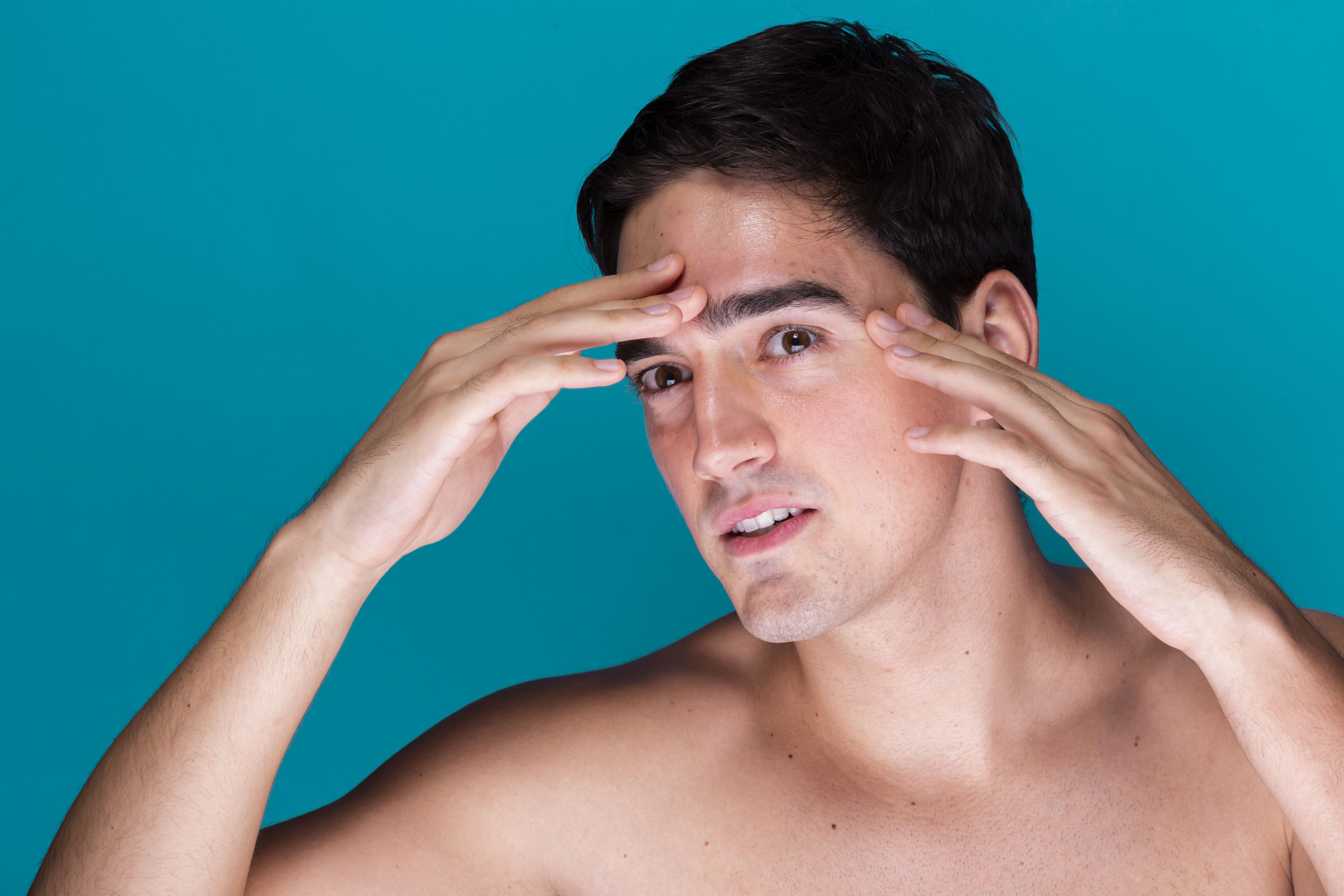 Kulit Berminyak pada Pria: Kenapa Lebih Sulit Diatasi?